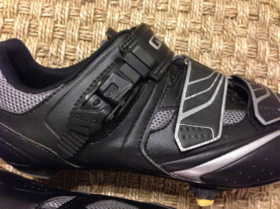 Giro Apeckx side buckle and velcro